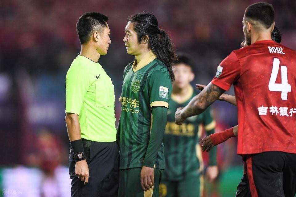 比赛中, 超金哨马宁, 分钟内凑足 比赛中, 超金哨马宁, 分钟内凑足