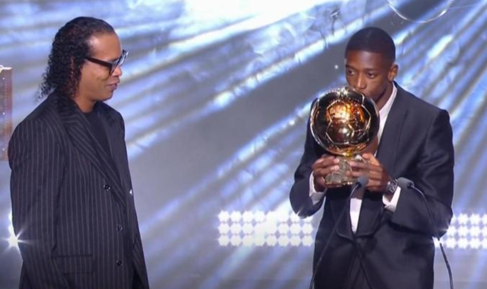 不眠的玩游, 登贝莱夺取, 的教练致敬 不眠的玩游, 登贝莱夺取, 的教练致敬